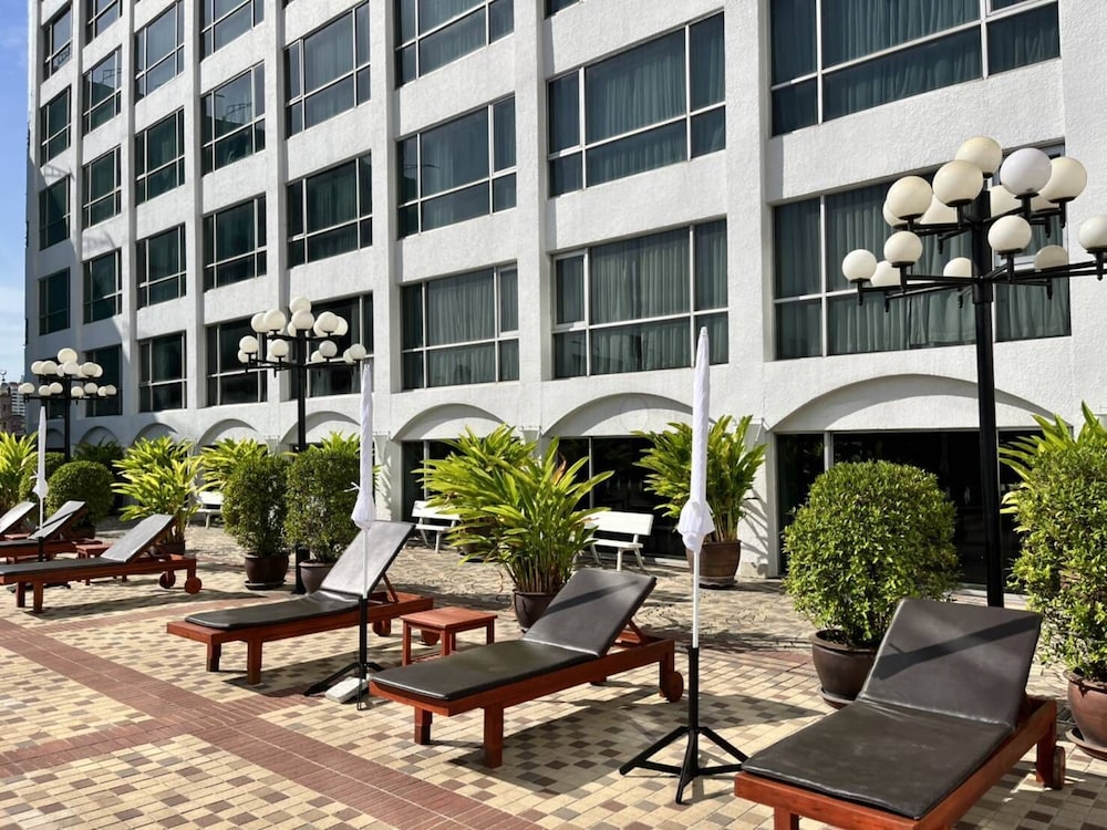 Bangkok Palace Hotel 67/75