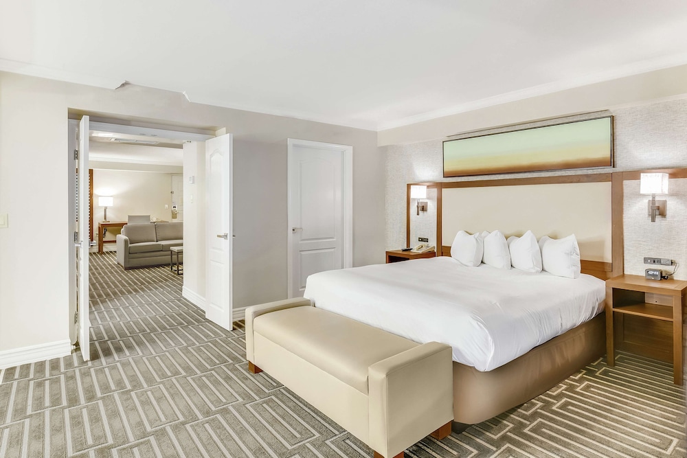 Hilton Phoenix Tapatio Cliffs Resort 15/75