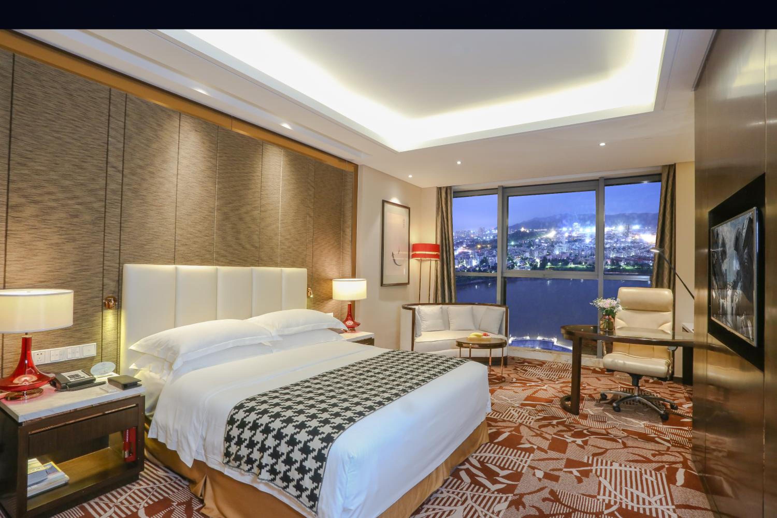 غرفة تنفيذية بسرير كينج وسرير كوين بإطلالة على النهر، Yiwu Shangcheng Hotel 2/5