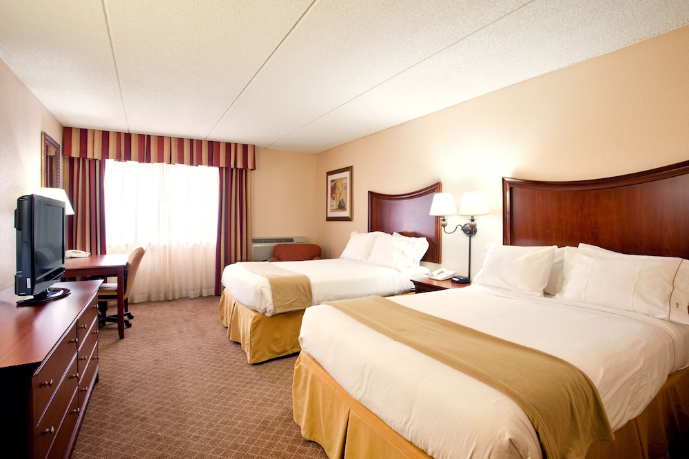 Holiday Inn Express Milwaukee West Medical Center 26/59