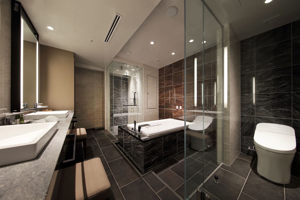 EAST, PREMIER, SUITE