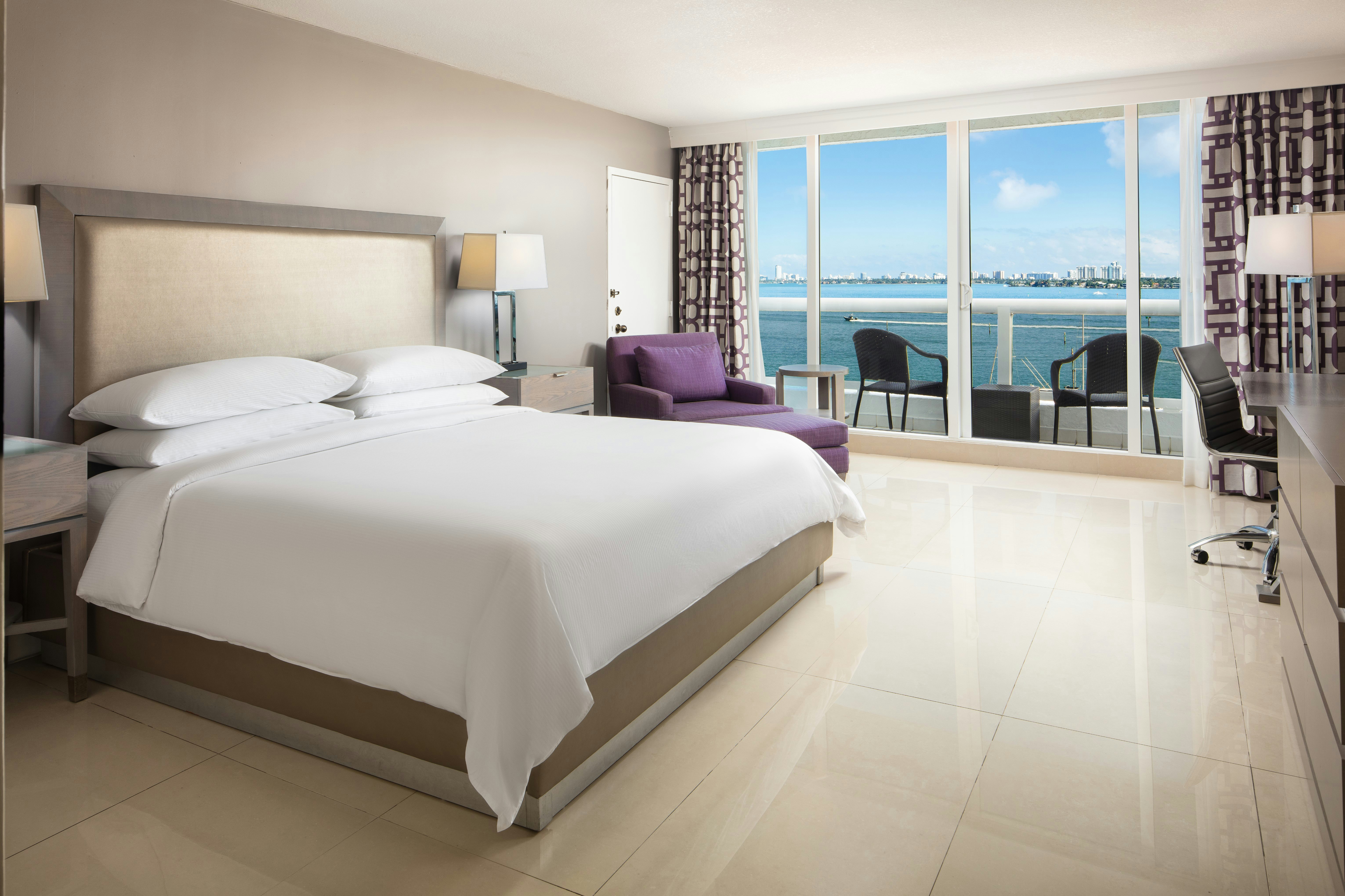 ROOM, KING BED, BAY VIEW, BALCONY