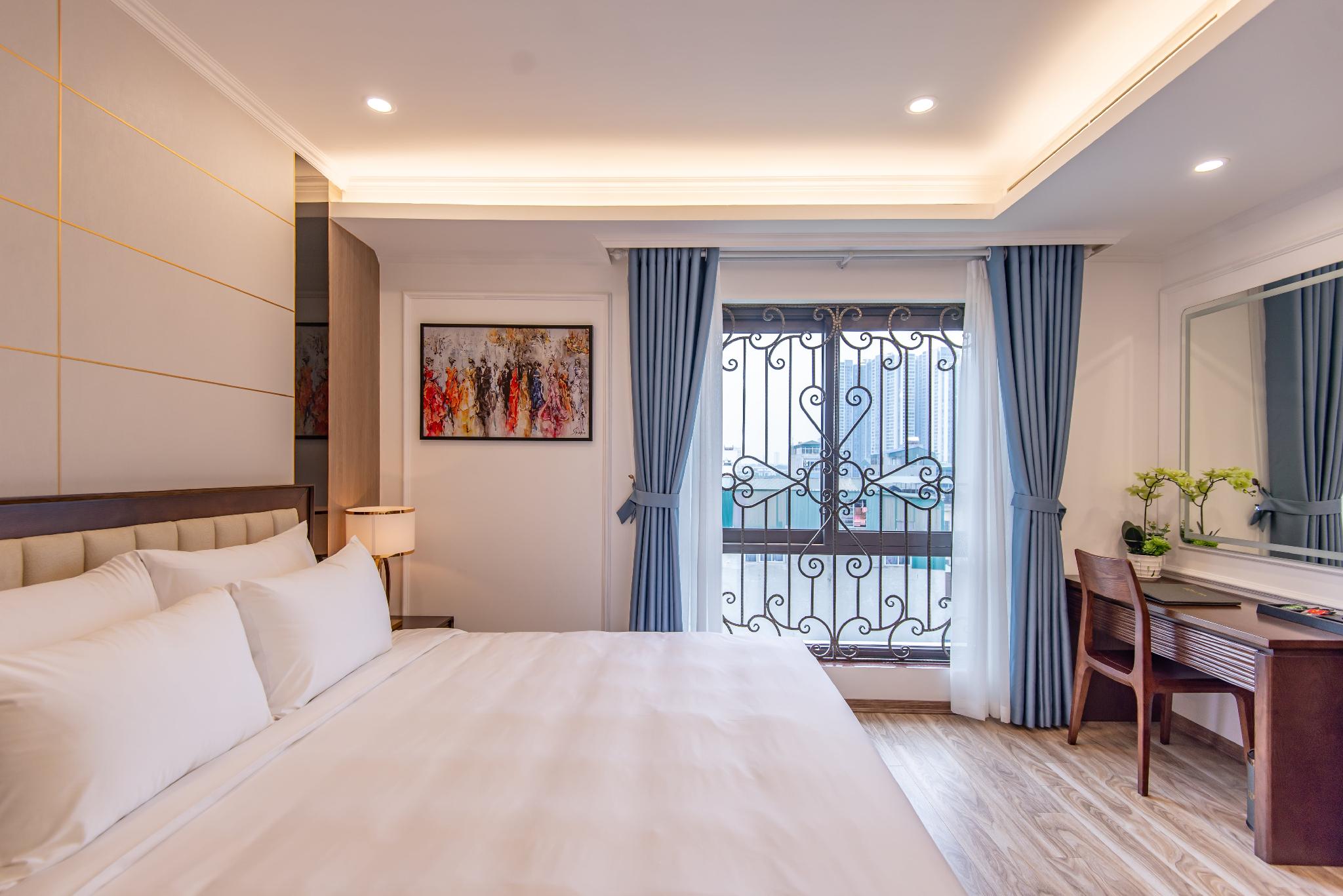 DELUXE, KING BED