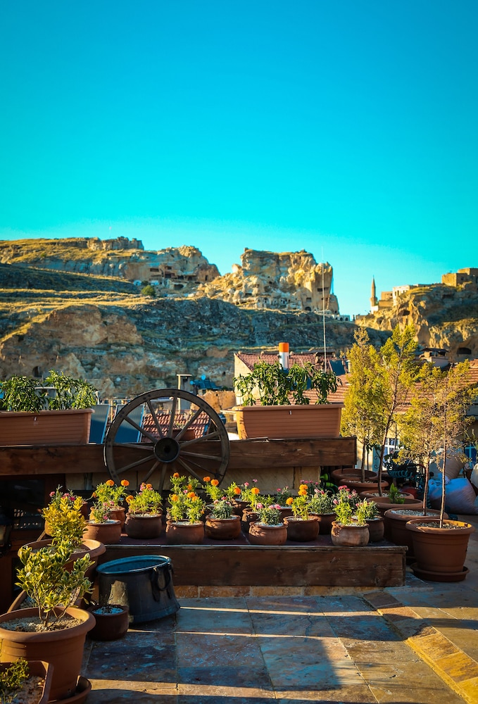 Larissa Cave Hotel 5/50