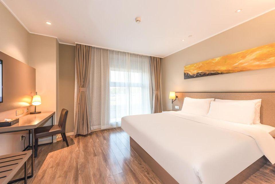Homeinn Plus(Beijing Chaoyang High Speed Railway Station Joy City) 18/31