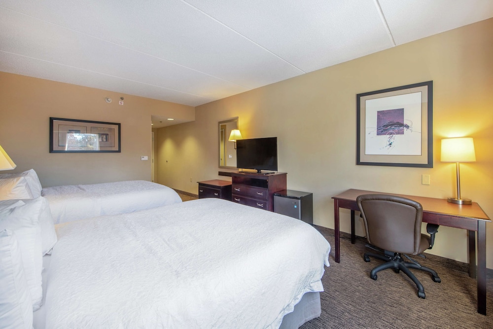 Hampton Inn & Suites Burlington NC 16/66