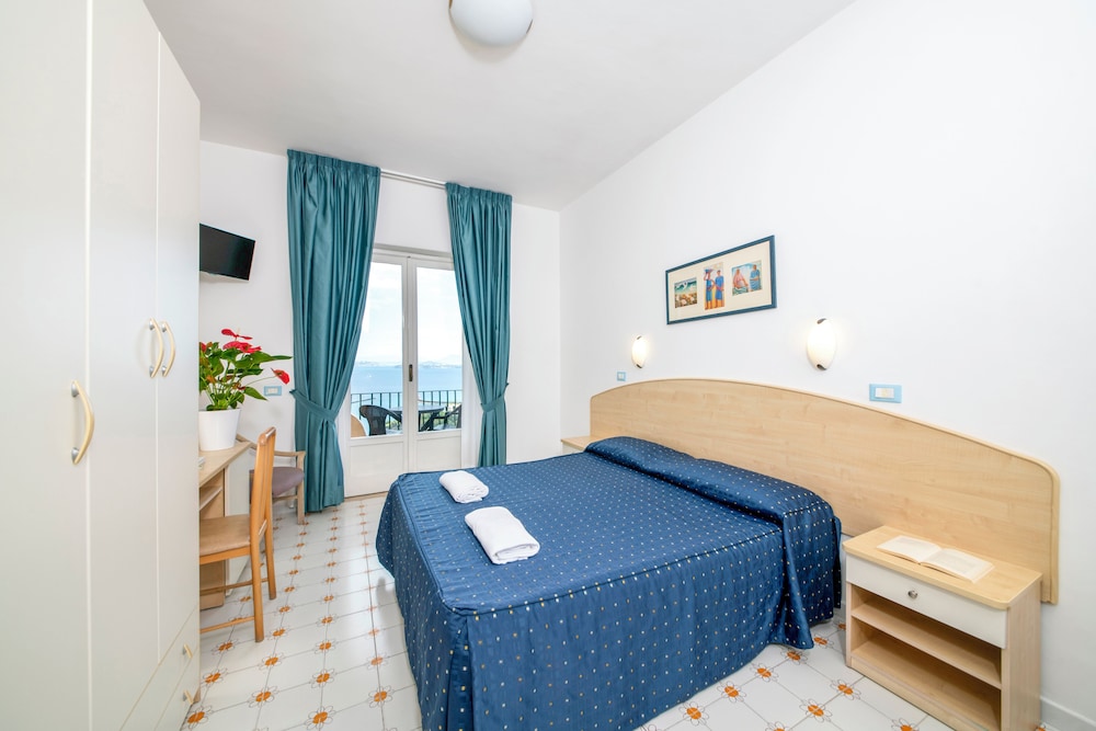 Hotel Villa Ireos 18/50