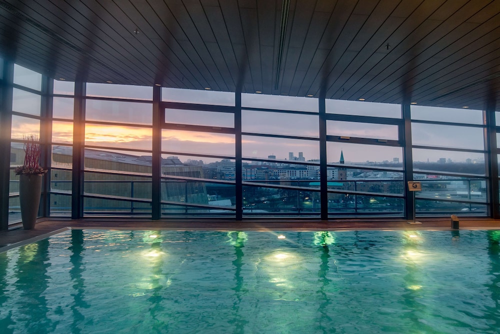 GRAND HYATT BERLIN 32/80
