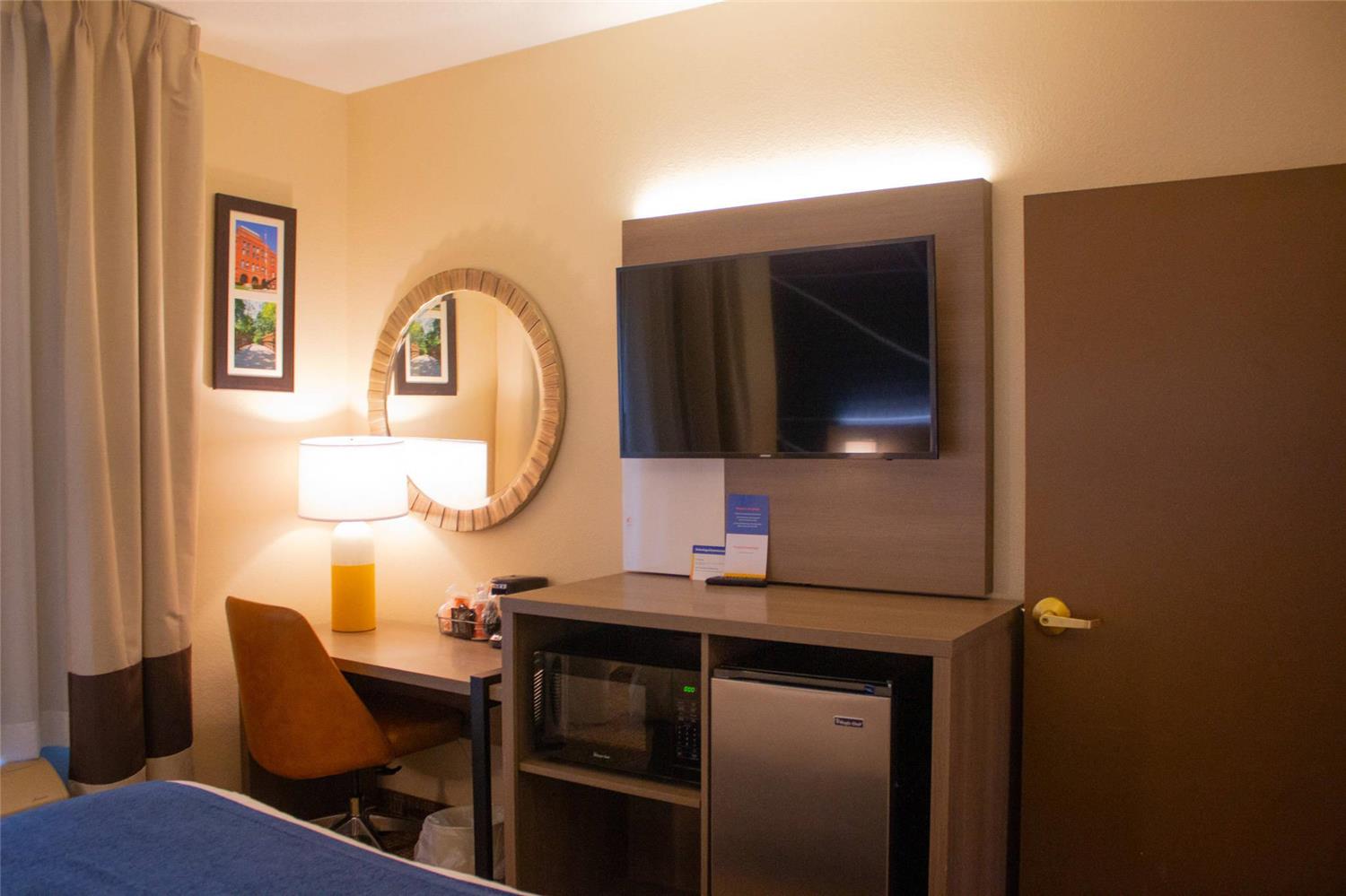 Comfort Inn & Suites Geneva - West Chicago 32/32