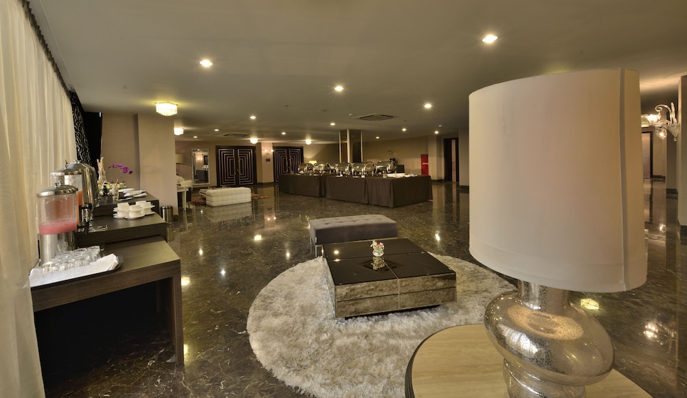Amaroossa Cosmo Jakarta 31/50