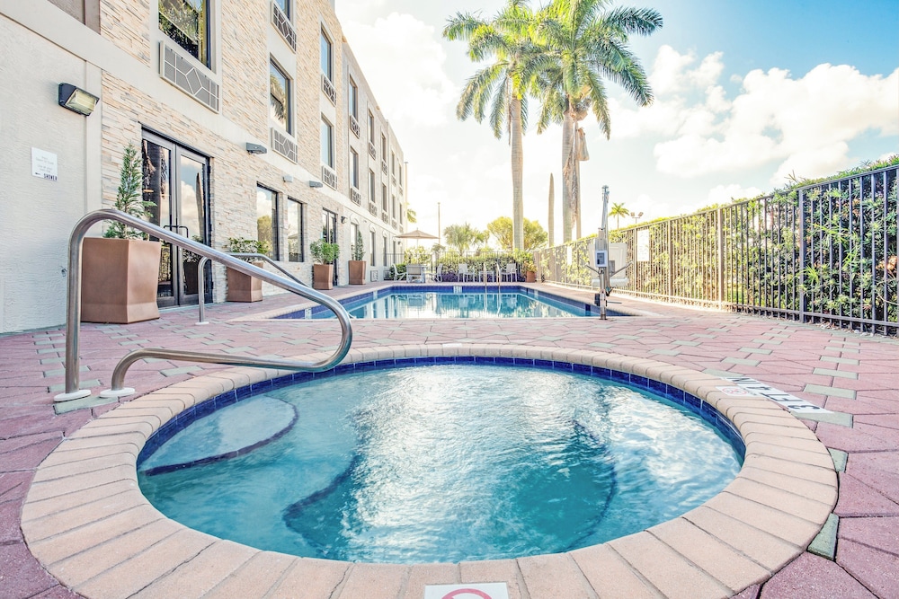 Holiday Inn Express Hotel Suites Clewiston 30/46