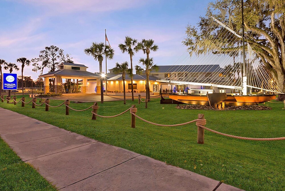 PaddleTail Waterfront Lodge, Trademark Collection by Wyndham 38/67