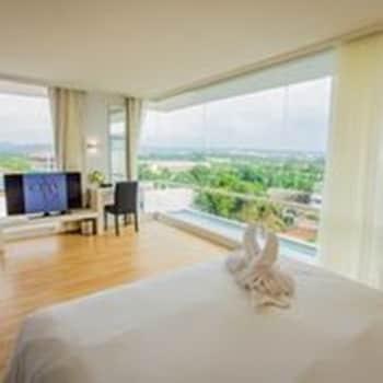 Landmark, Suite, Panoramic View