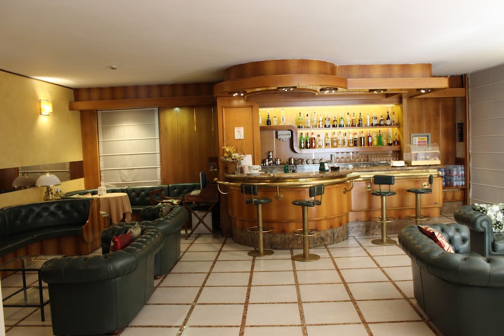 New Alexander Hotel 29/33