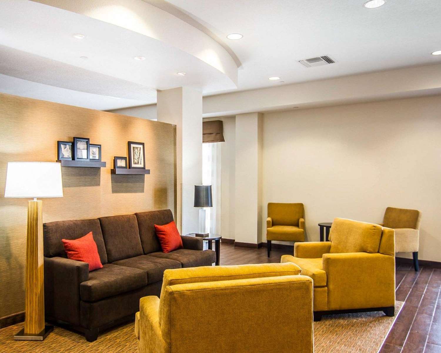 Mainstay Suites Lufkin 23/32