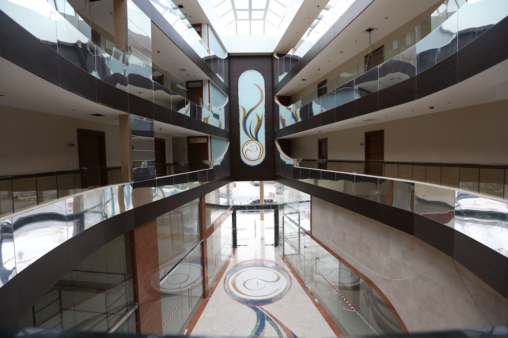DELORA HOTEL AND SUITES 55/65