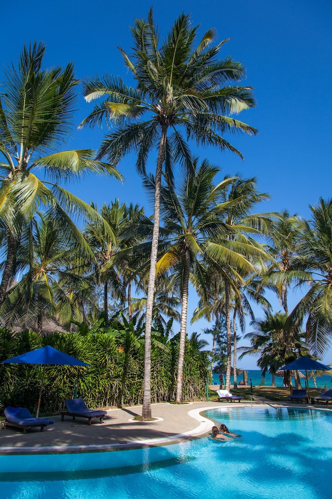 Turtle Bay Beach Club 28/40