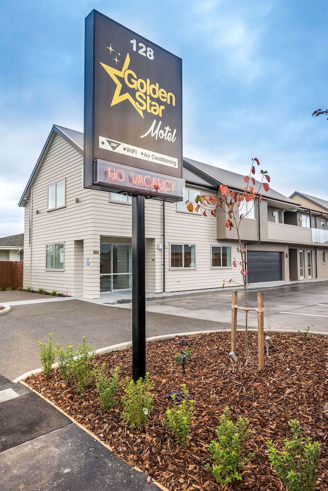 Golden Star Motel 2/39