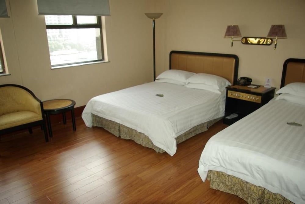 Aiqun Hotel 27/70