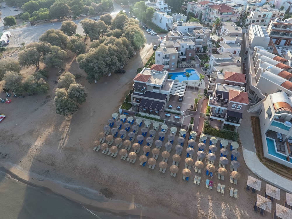 Golden Bay Suites photo5