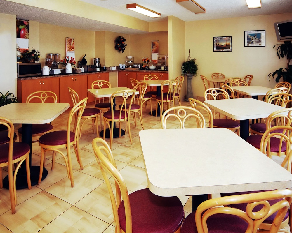 Hathaway Inn 14/17