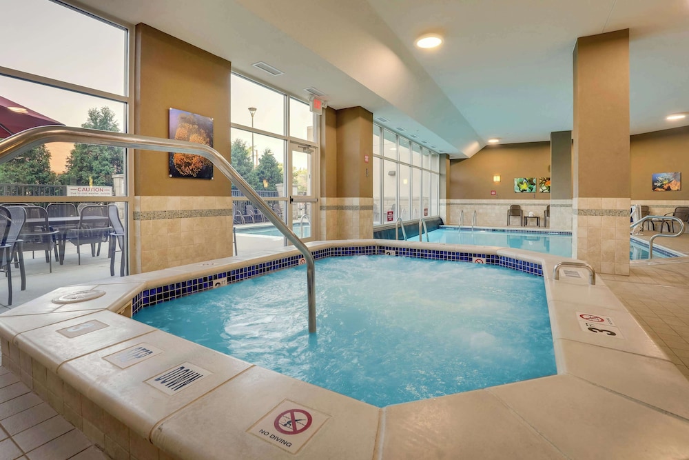 Drury Inn And Suites Grand Rapids 52/77