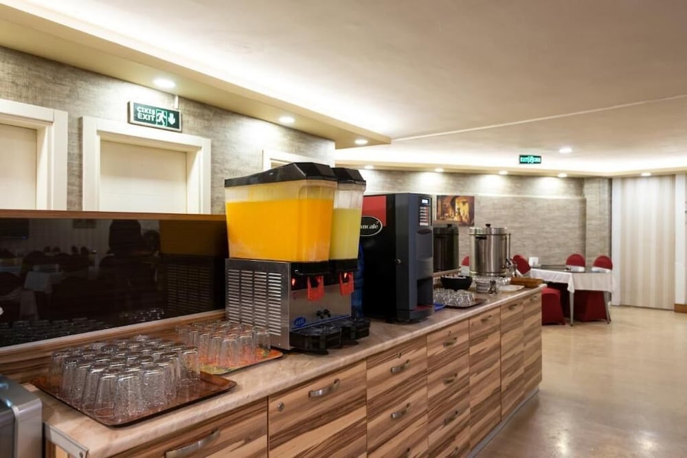 Dinar Hotel 39/43