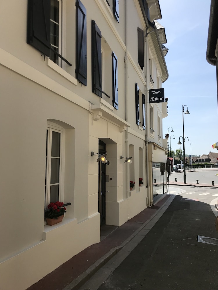 Hôtel De La Paix 50/67