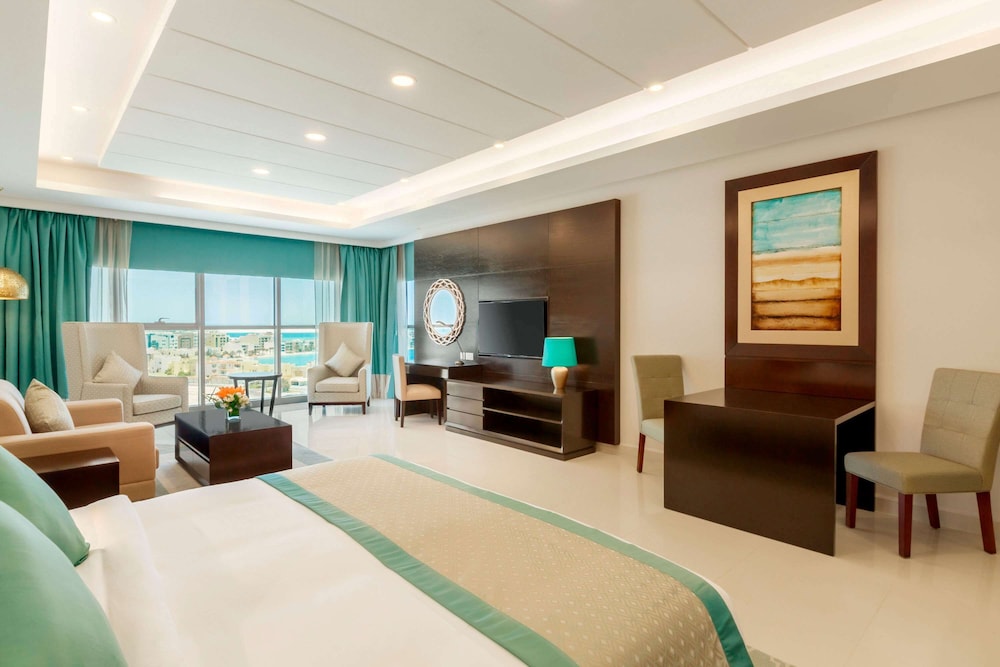 Ramada Hotel & Suites by Wyndham Amwaj Islands Manama 14/61