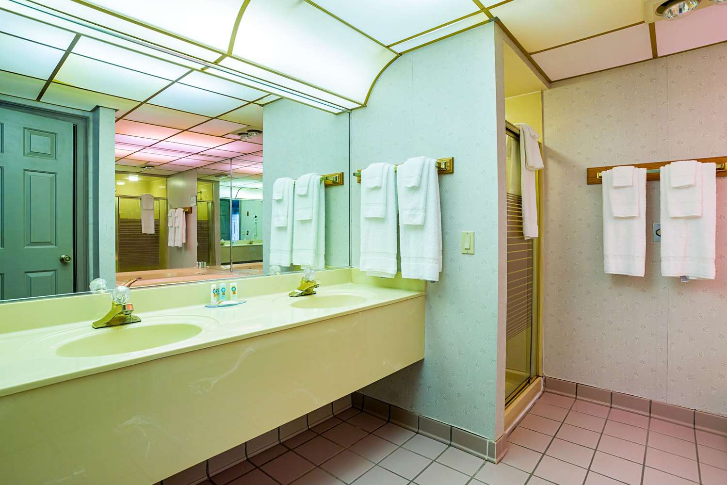 Quality Inn Hurricane Mills I-40 27/27