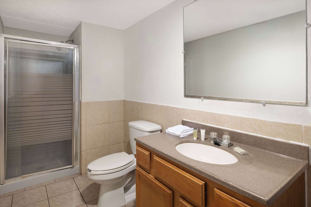 Super 8 by Wyndham Youngstown/Girard 26/26