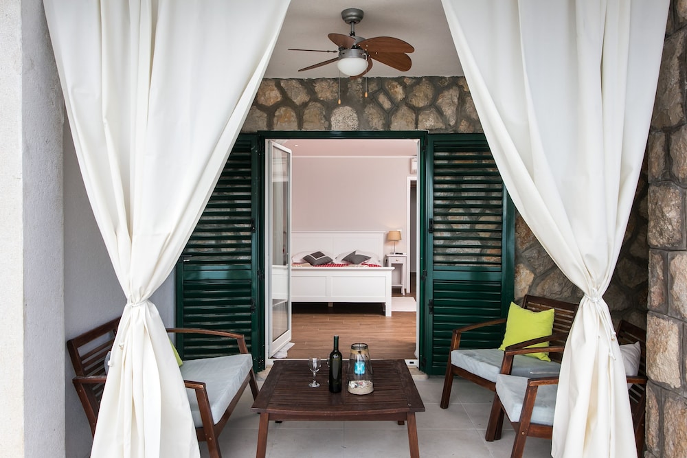Apartments Villa Mirjana 24/75