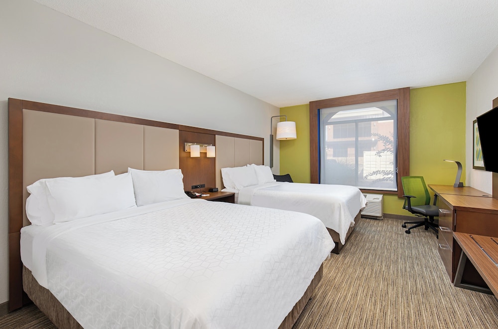 Standard, 2 Queen Beds, Holiday Inn Express Hotel and Suites Mt. Juliet-Nashville Area 2/5