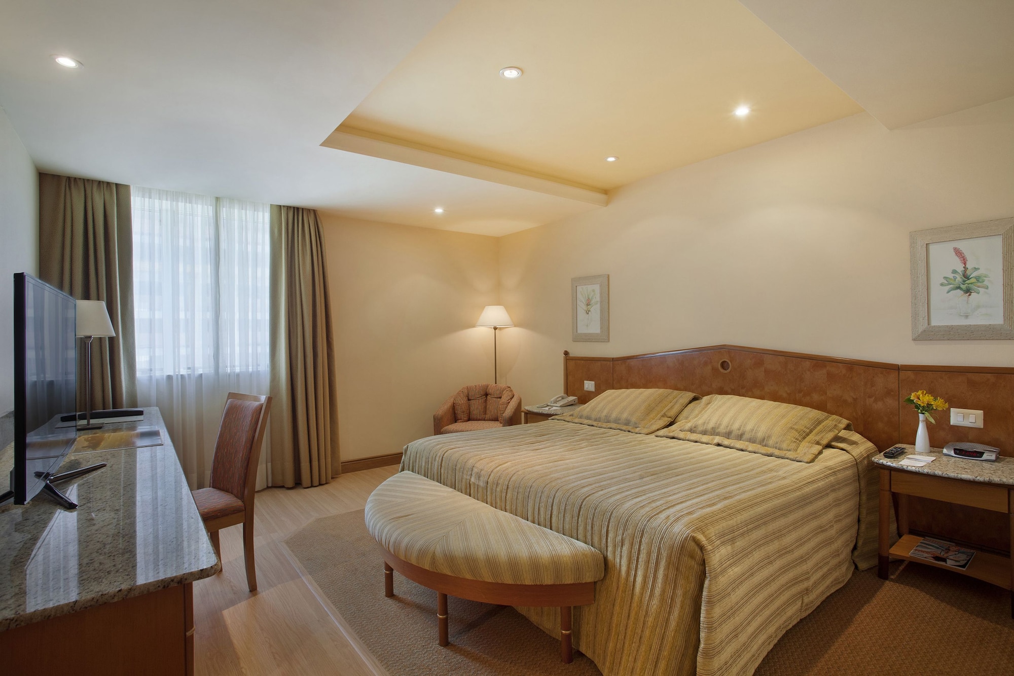 EXECUTIVE, SUITE