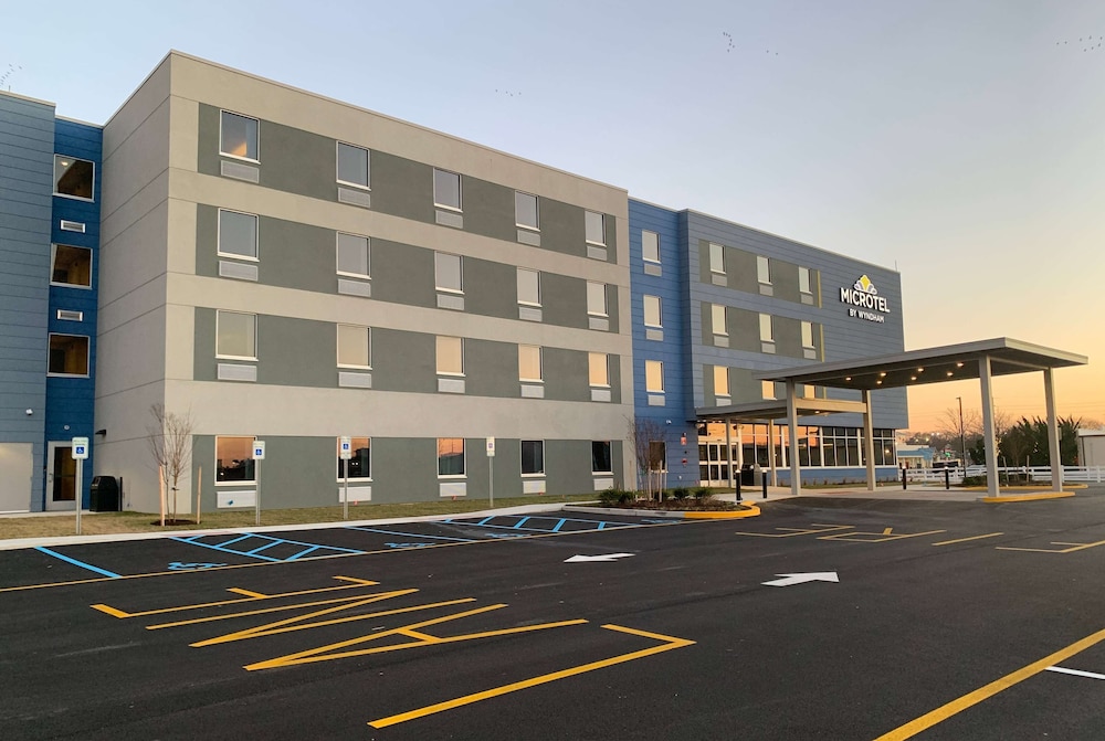 Microtel Inn and Suites by Wyndham Rehoboth Beach 51/62