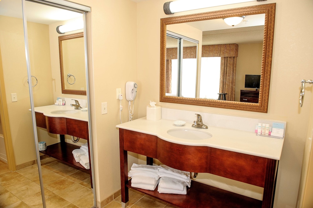 Hampton Inn Suites Brookings 8/37