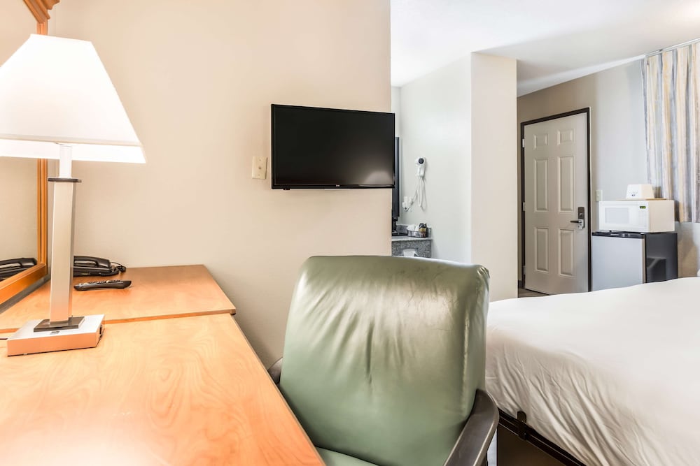Americas Best Value Inn Lebanon MO 23/38