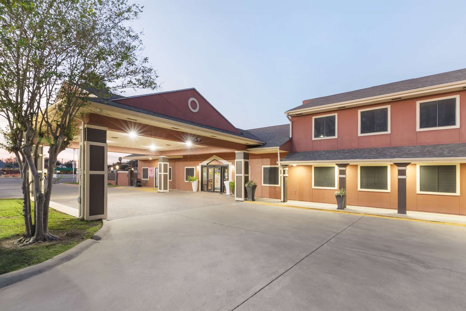 Best Western Plus Edinburg Inn & Suites 1/16