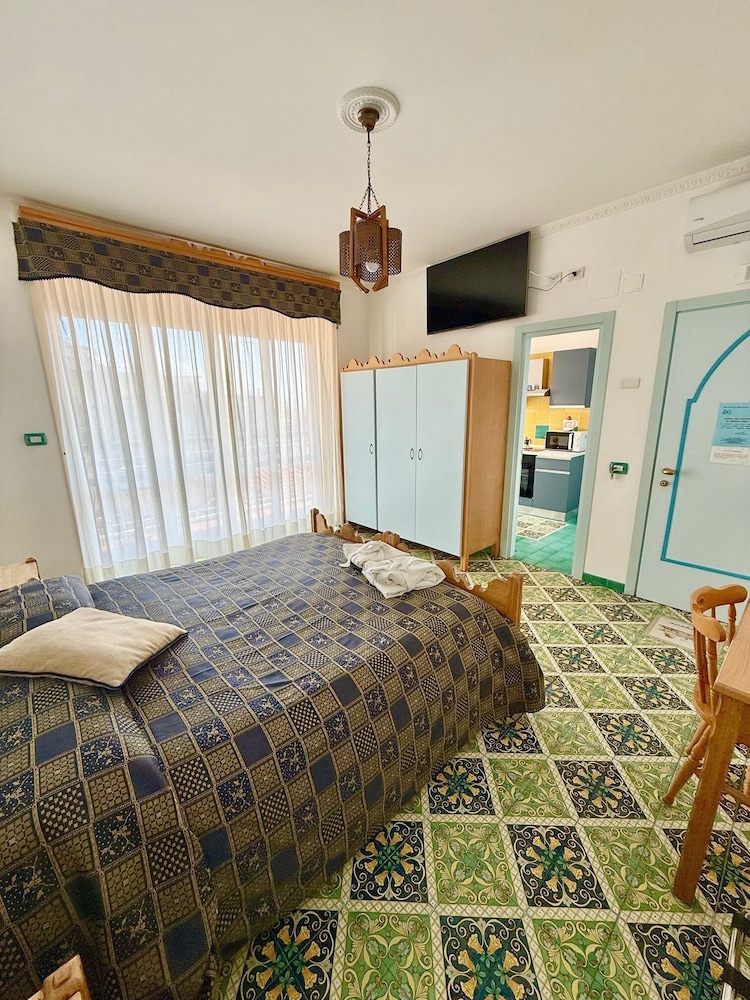 Albergo Riviera 30/46