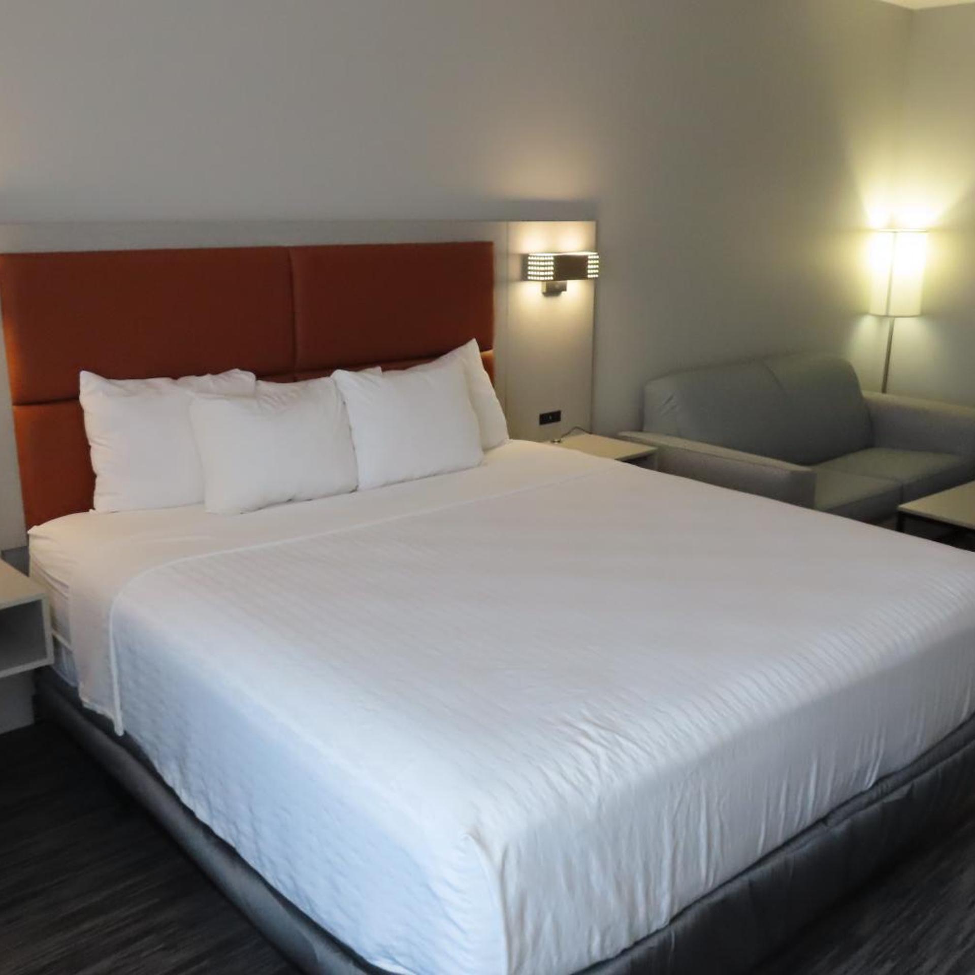 Room, King Bed, Bathtub, Accessible
