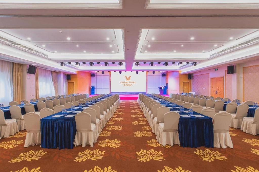 Vienna Hotel (Foshan Wenhua North Road) 44/56
