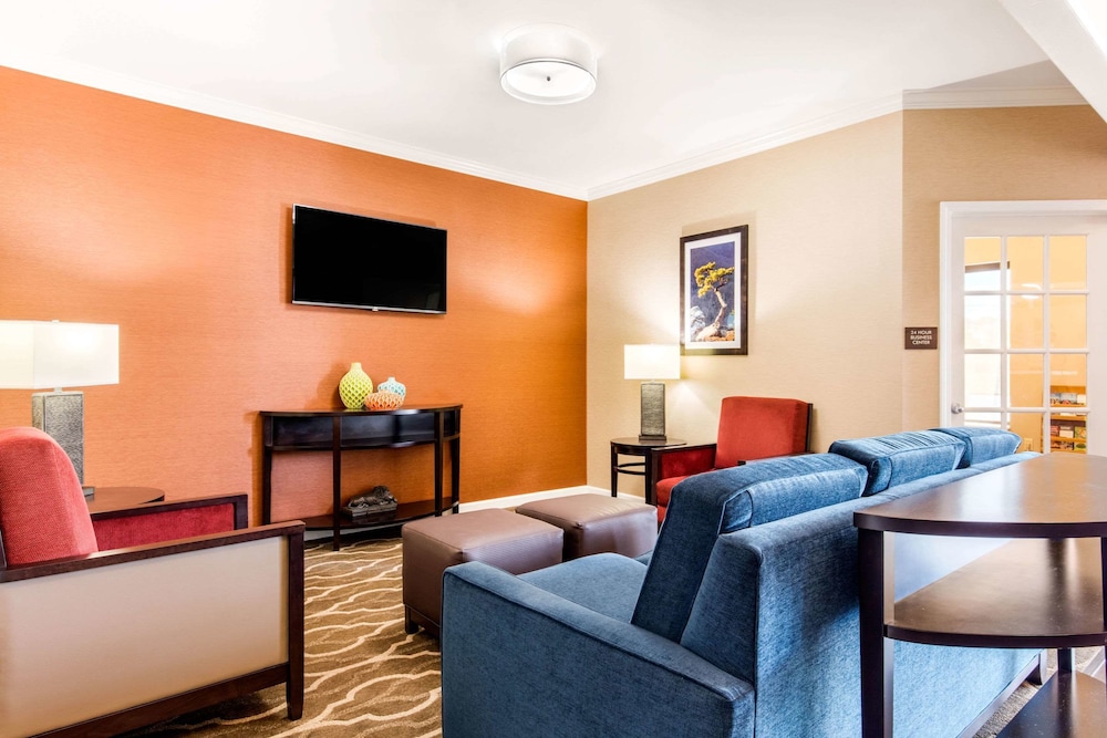 Comfort Inn & Suites Bryant - Benton 20/28