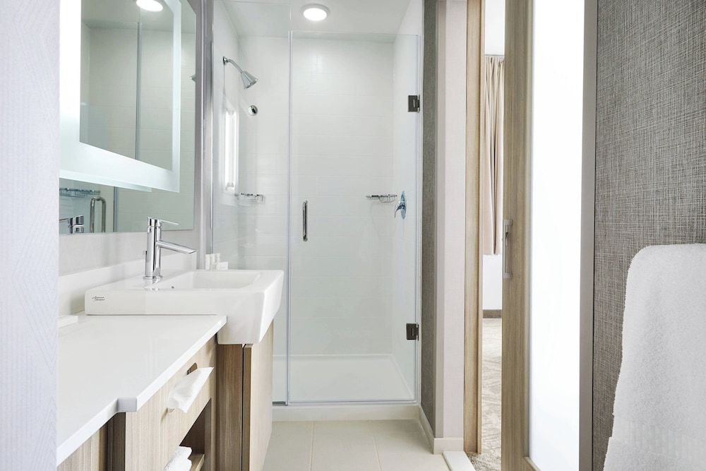 JUNIOR SUITE, 2 QUEEN BEDS, ACCESSIBLE