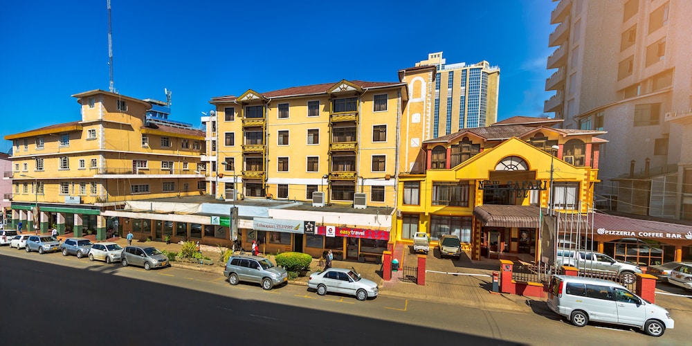 New Safari Hotel 34/35