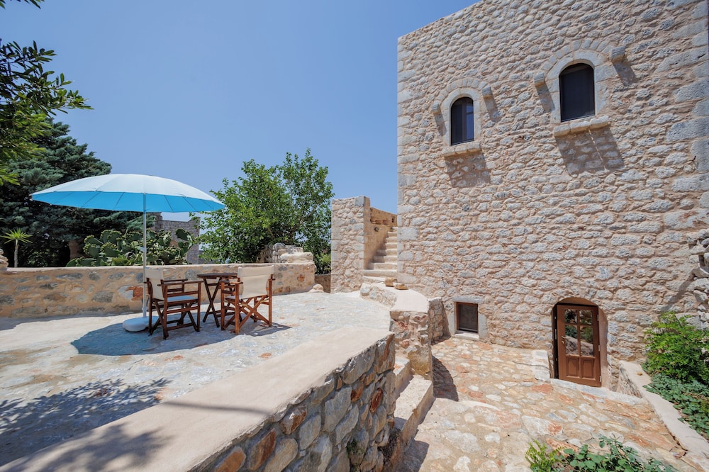 Arapakis Historic Castle 24/50