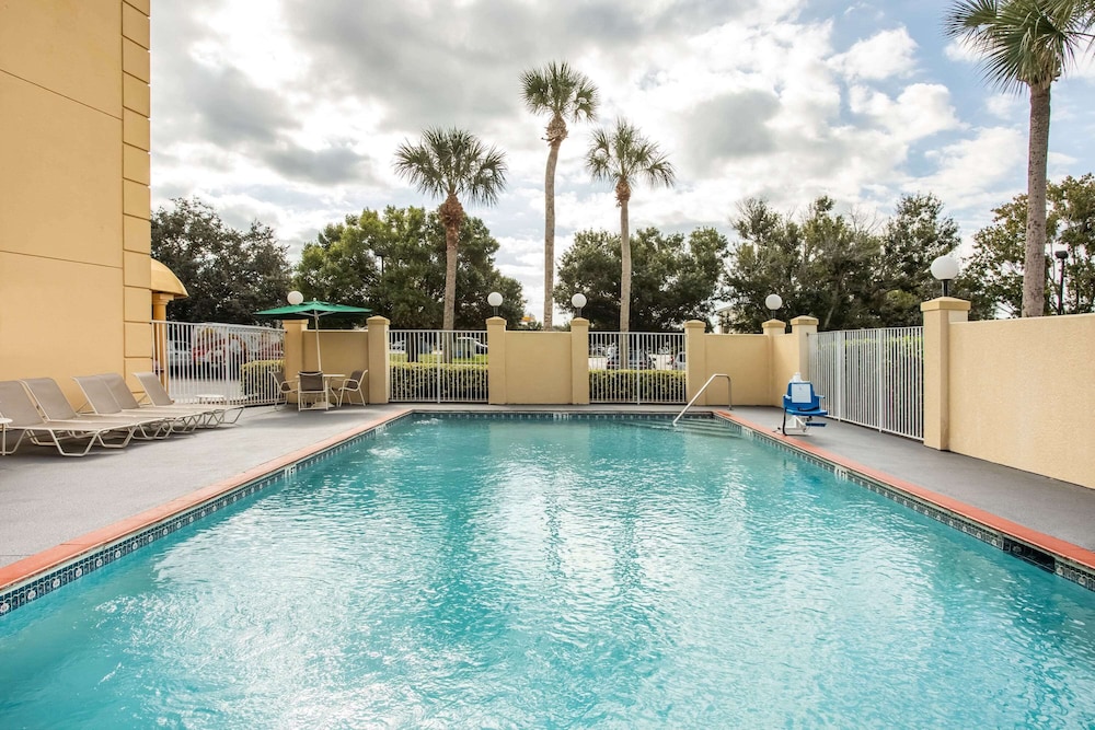 La Quinta Inn & Suites by Wyndham Melbourne Viera 1/56