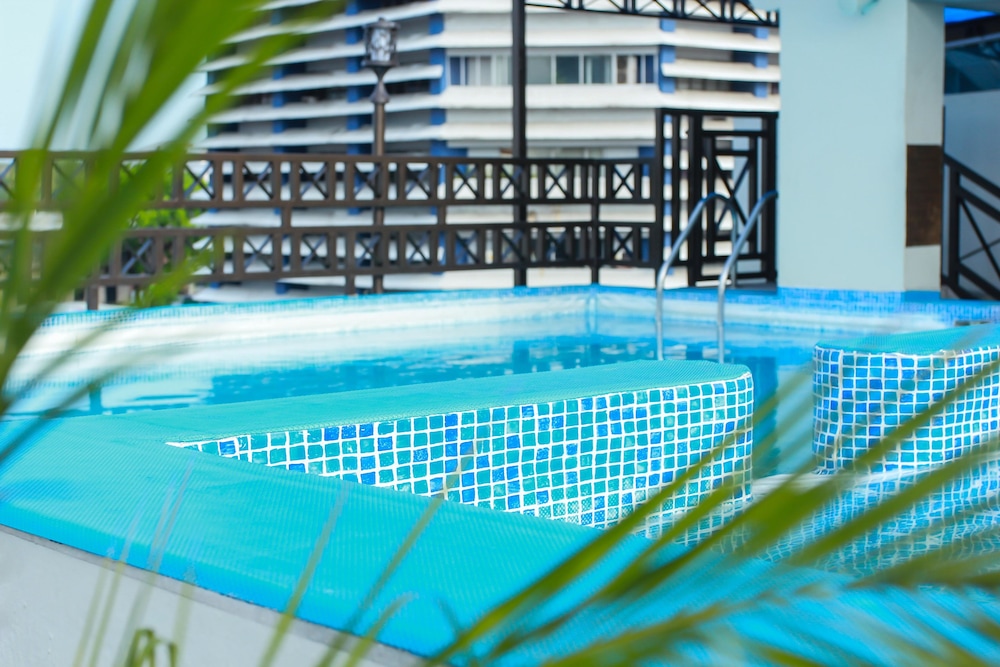 Bahia Suites 24/50