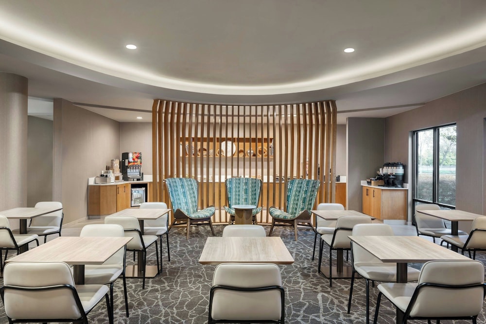 Springhill Suites Fresno 37/46