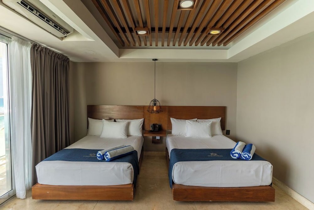 Diamond, Suite, 1 King and 2 Double Beds