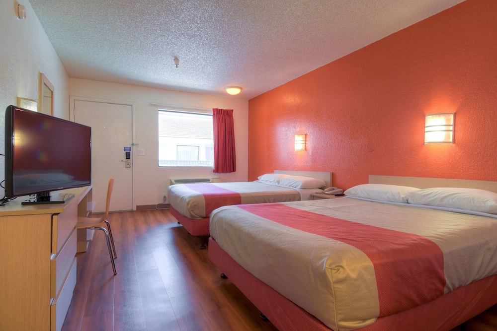 Motel6 Santa Ana, CA 13/53